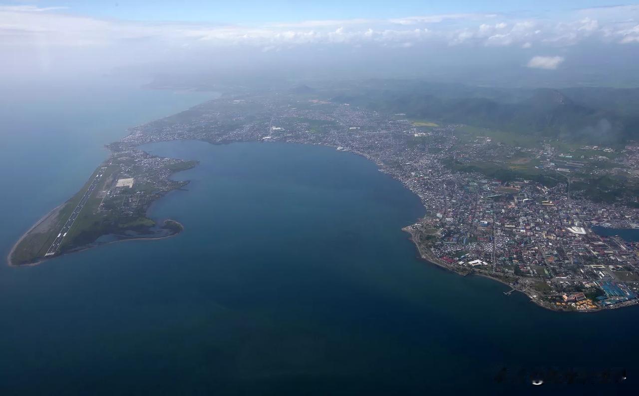 【菲律宾宣布在中国海域发现一个大型天然气田，储量约27.8亿立方米】
马尼拉时间