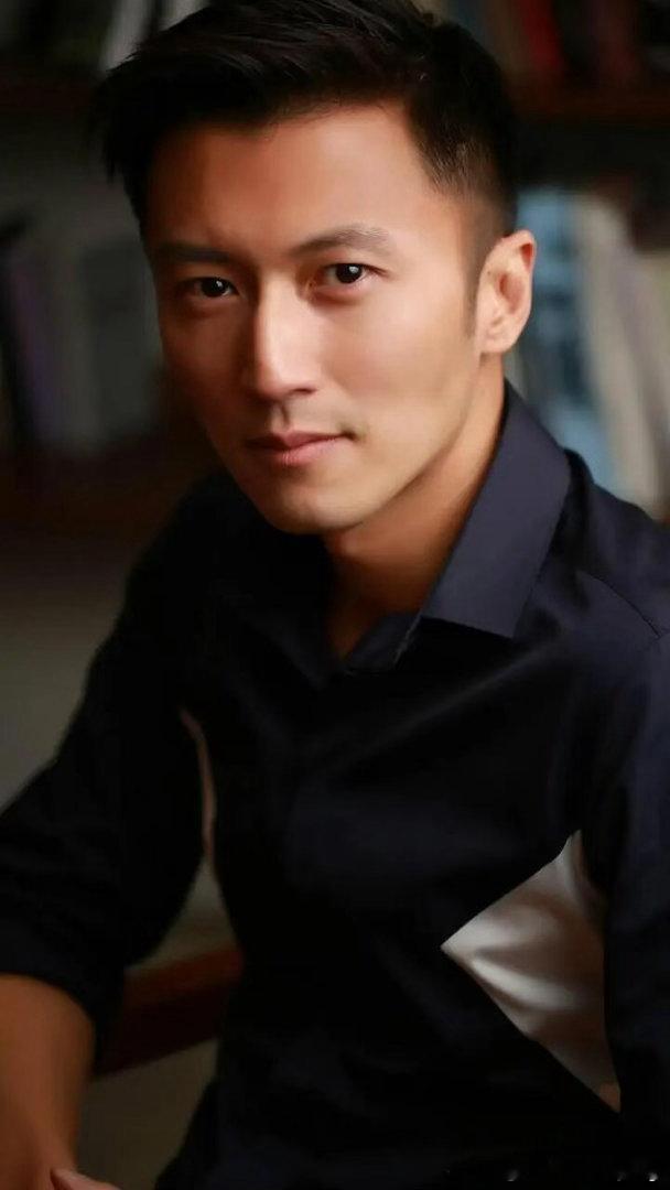 谢霆锋杭州站会是什么锋 一边跑商务，一边准备演唱会，白天老板晚上歌手，已经开始期