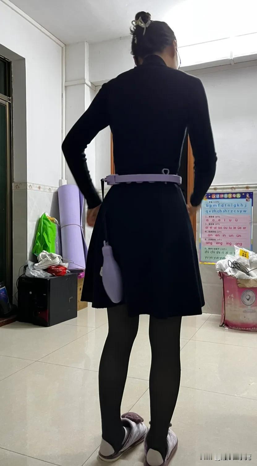 男人结了婚之后
你会发现
女人的敌人是女人
婆媳关系 ，千百年来 难以调和
婆媳