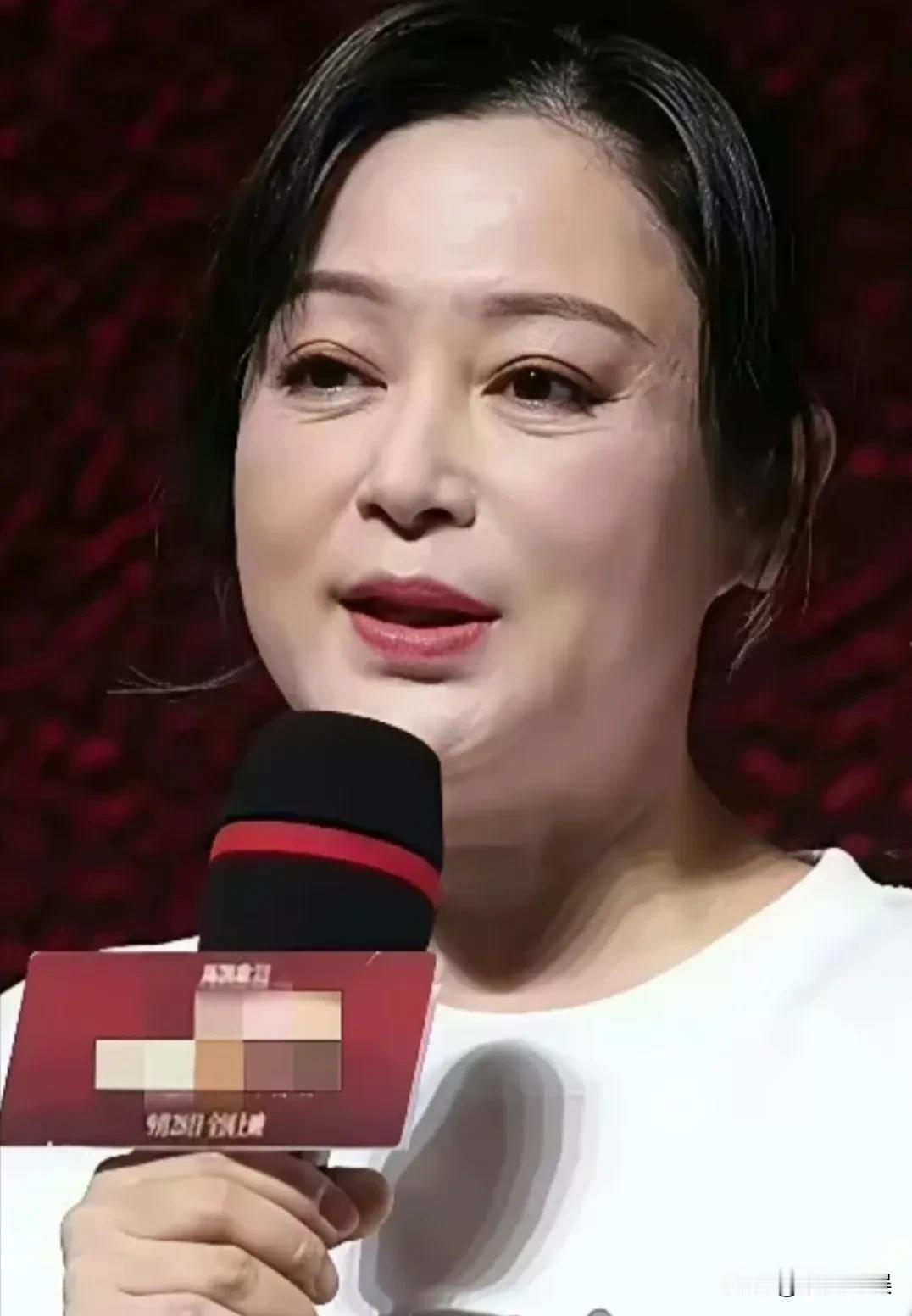 发现没，时间真是个公平的东西，这俩人的相似度已经有90%了！
曾经的内地第一美女