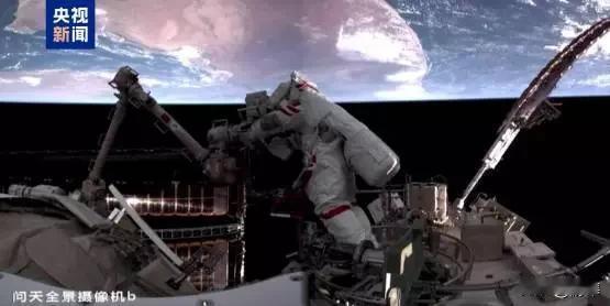 捷报！神舟二十一号航天员完成首次出舱 8小时太空漫步创下多项高光
 
🚀 中国