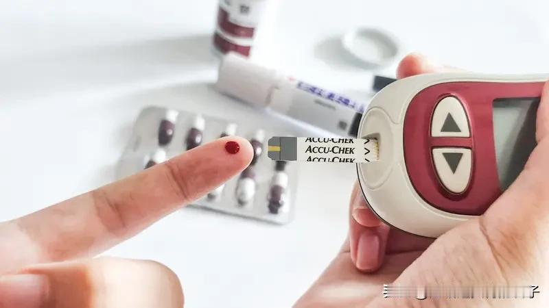 糖尿病很可能让身体“千疮百孔” 糖尿病真的太可怕，简直能让身体“千疮百孔”。我国