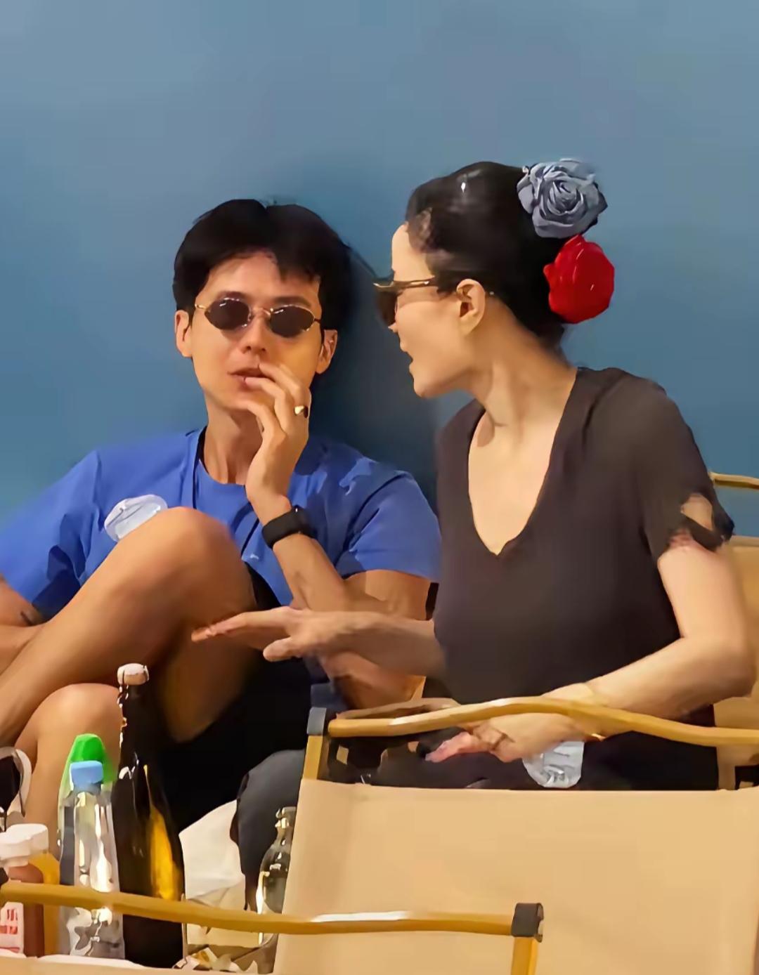 王菲男闺蜜瑞恩不应该被骂的那么惨，他真是太冤枉了！

男闺蜜瑞恩在窦靖童演唱会上