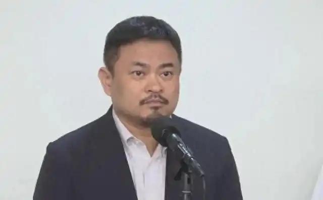 民进党官员首次踏上大陆土地！

9月22日下午5点20分，洪申翰在台北松山机场面