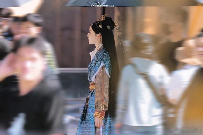 #迪丽热巴慕胥辞发饰路透##迪丽热巴慕胥辞妆造路透# ​路透中的她展现出了强大的