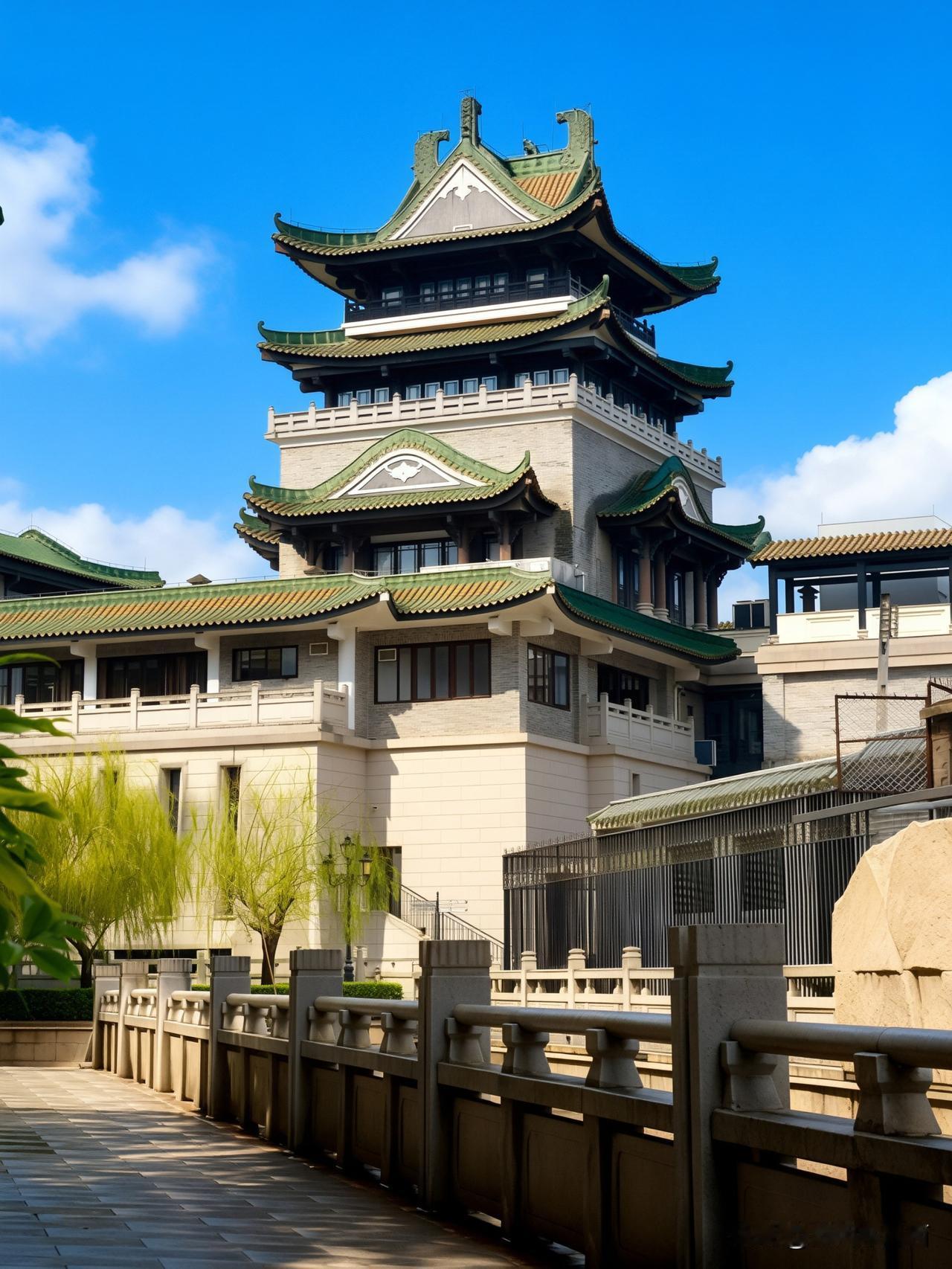 广州粤剧博物馆 | 青砖黛瓦里，邂逅岭南古韵与粤剧风华
    漫步粤剧艺术博物