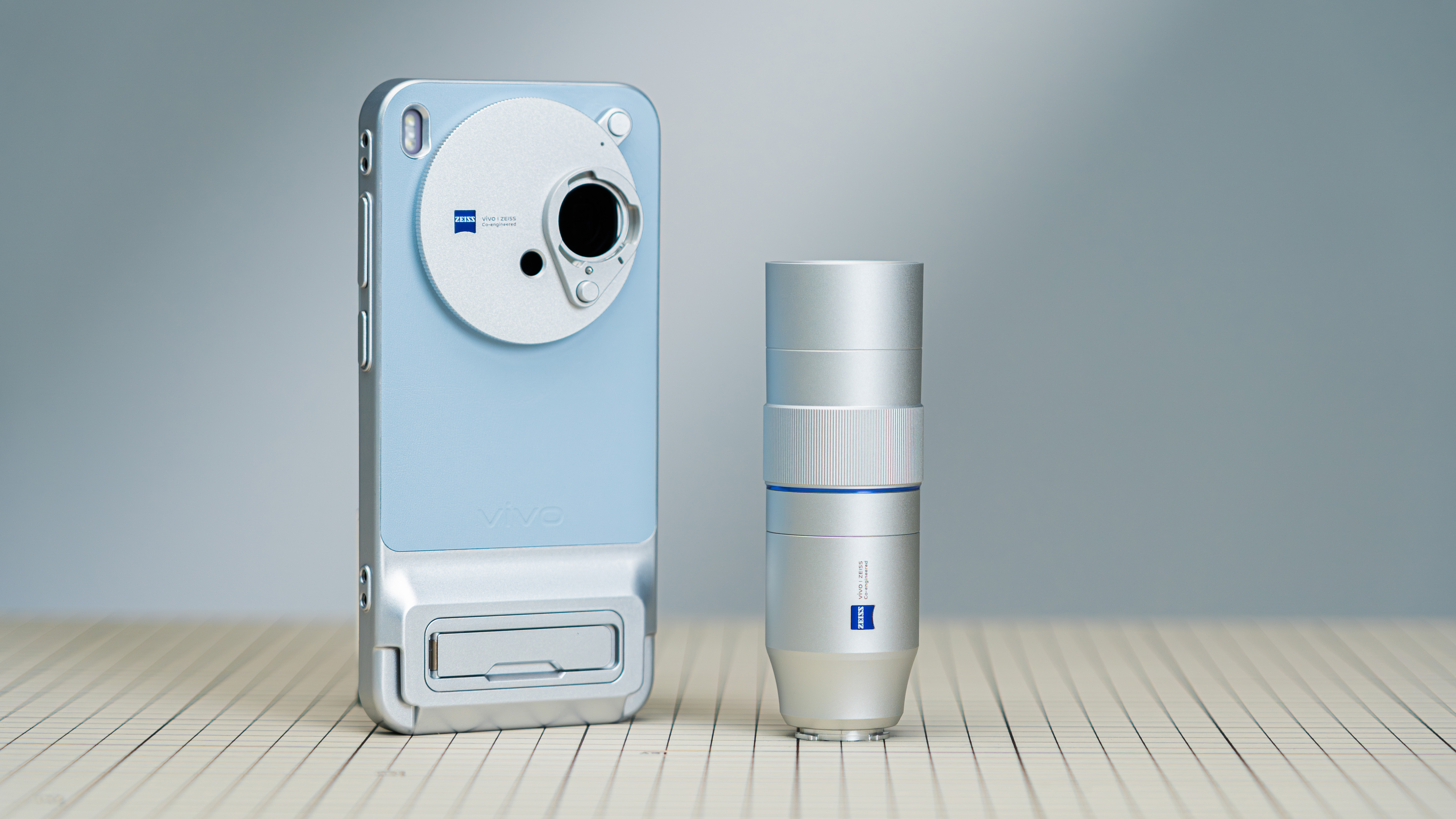 vivo X300长焦增距镜套装也来了，增距镜本体和之前Pro是一模一样的，只是