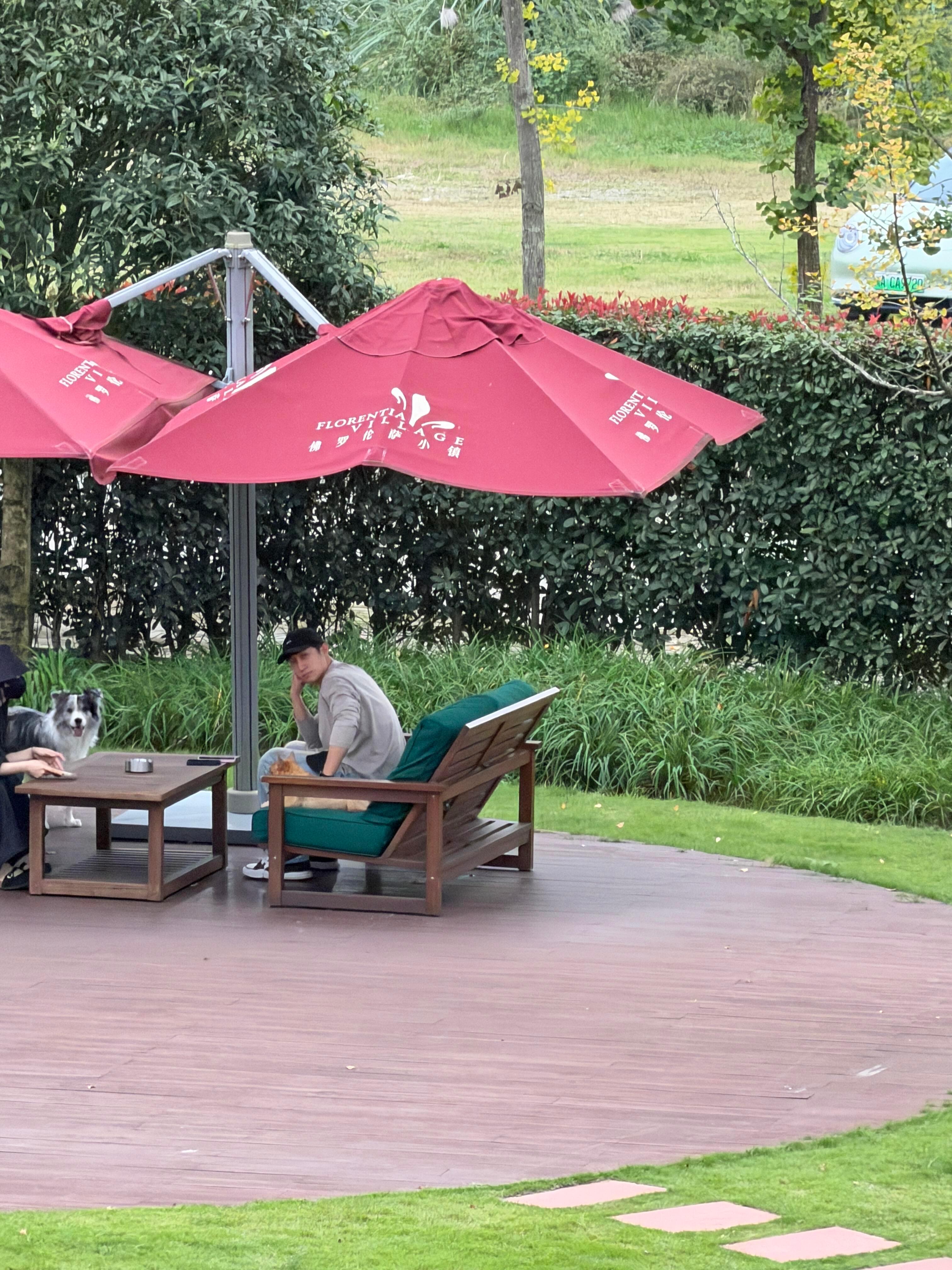 黄景瑜[超话]黄景瑜觉醒之重启黄景瑜现在就出发 今日成都偶遇 ​​​