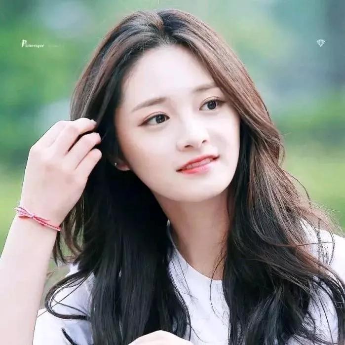 温柔的午后，微风轻拂，少女心在阳光下绽放