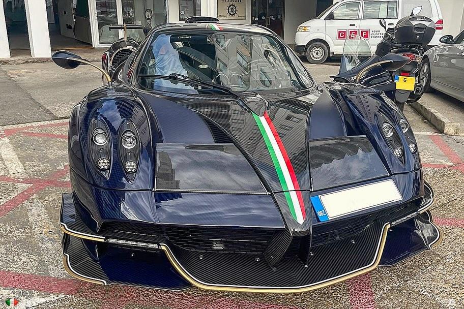 直布罗陀🇬🇮全新交付蓝碳搭配哑光蓝车漆Pagani Huayra ...