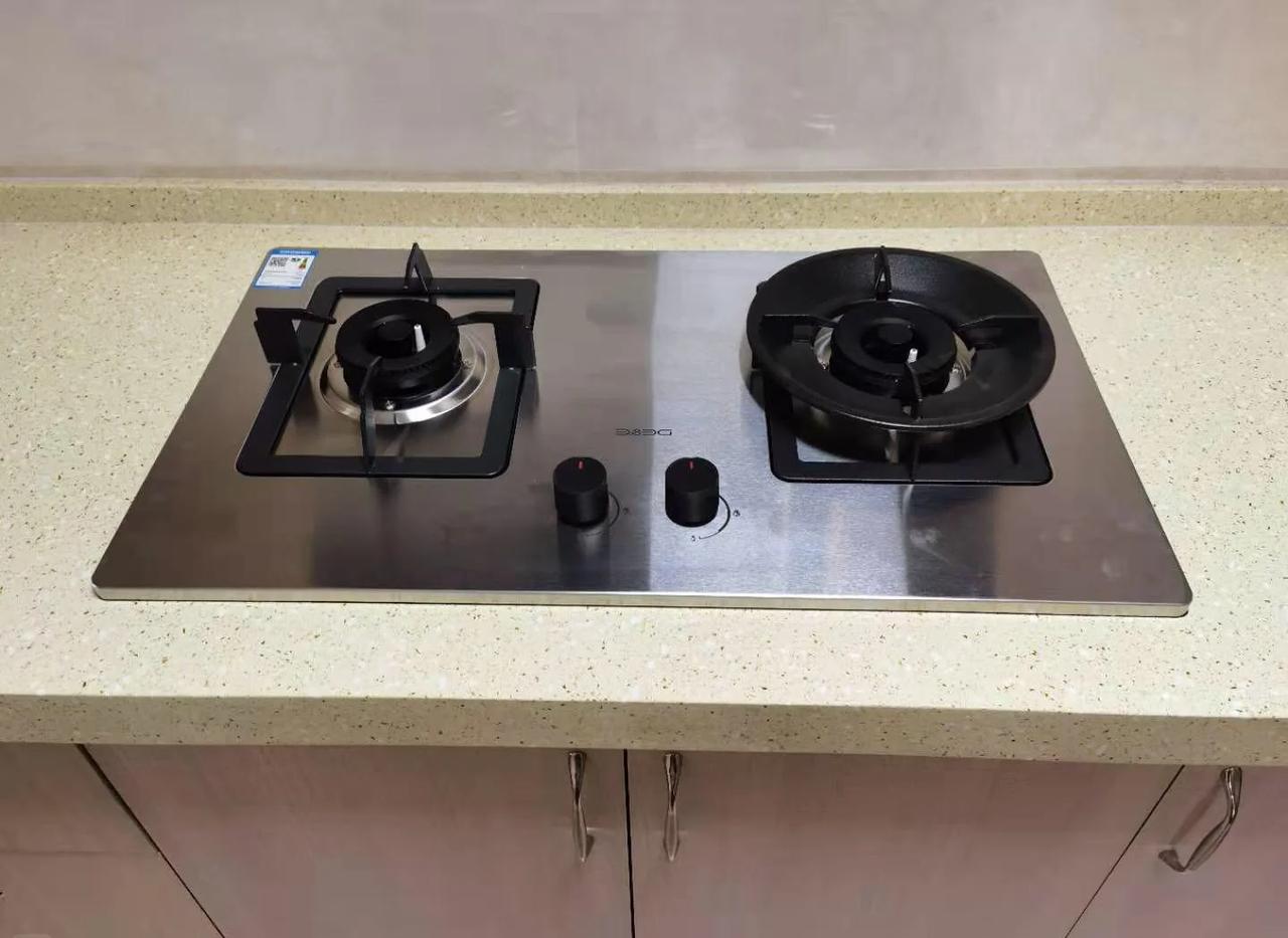 选购好用的燃气灶，优先看安全、火力、材质三大核心，然后是货比三家。

首选5.0