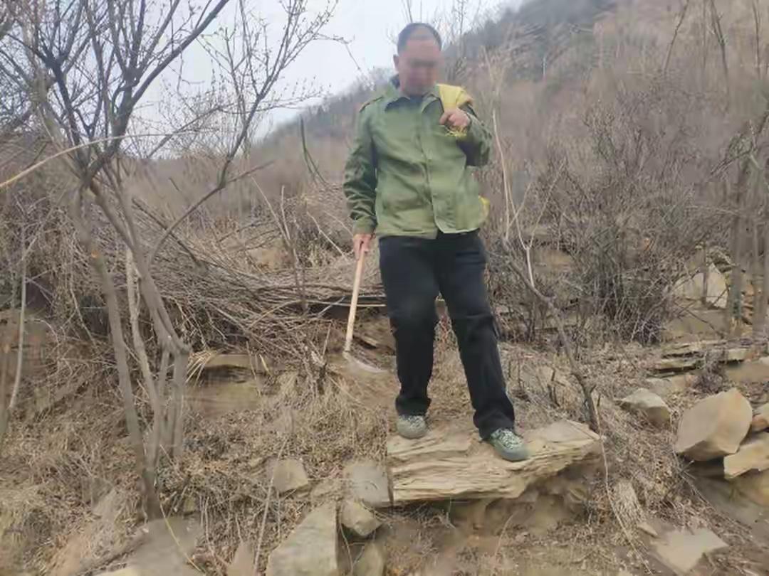 深山十三载，他背下21具八路军遗骸

那张党员证被血浸透又风干，紧紧贴在早已锈蚀