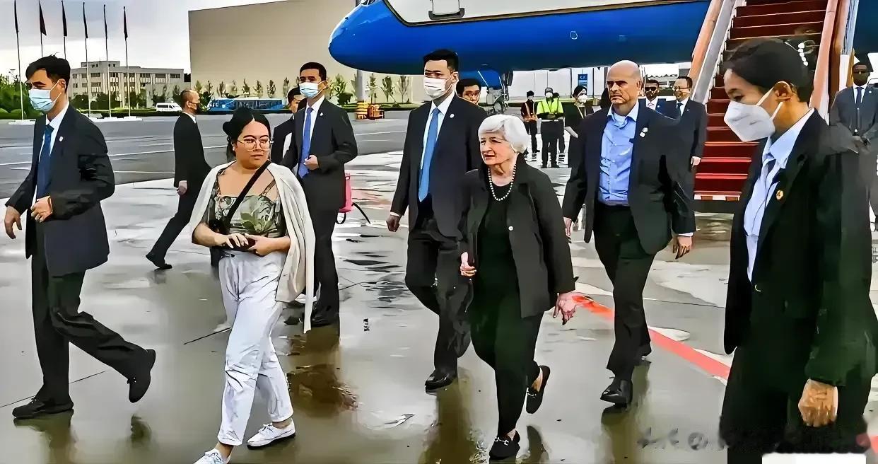 耶伦这个接班人是谁？

1963年，耶伦以出色的成绩顺利进入了布朗大学，这所大学