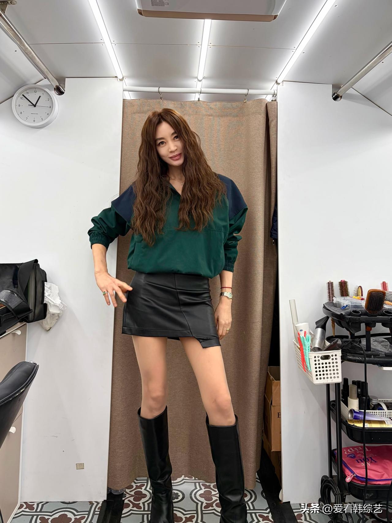 26日，演员金惠秀在自己的Instagram上发布了多张照片。照片中，金惠秀似乎