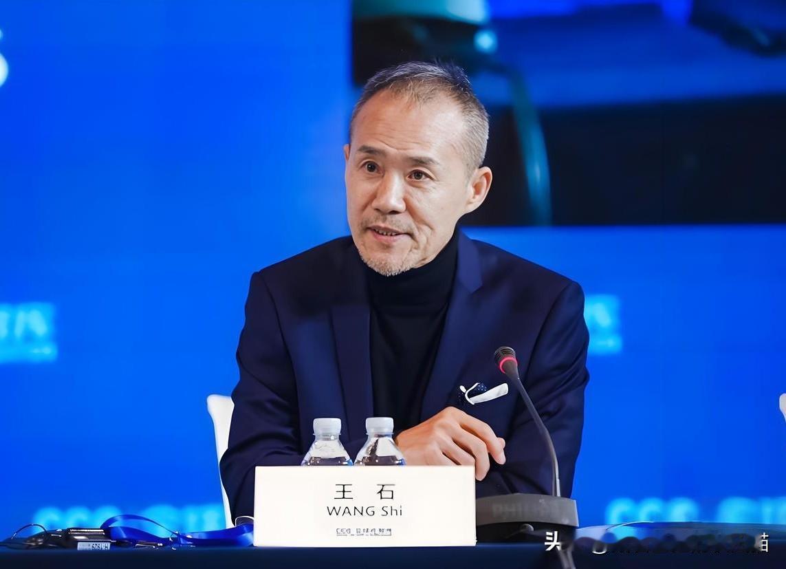 同一天，两位大佬同时冲上热搜，一个当庭认罪，一个辟谣被抓，地产圈冰火两重天！
