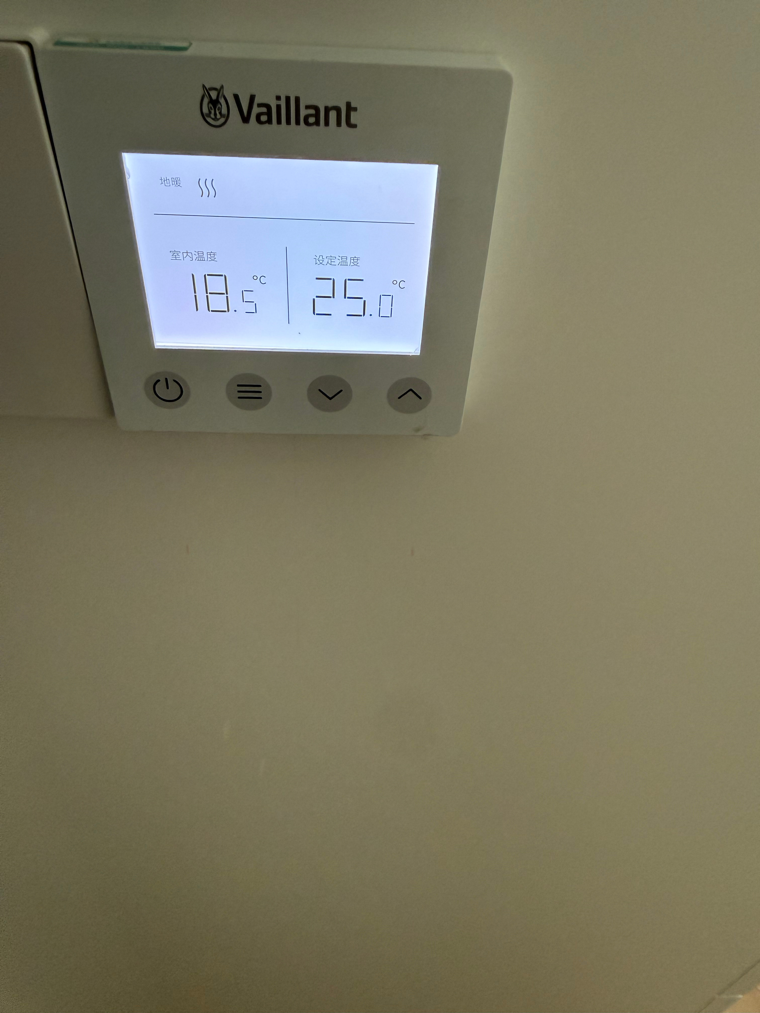 点火了，实在遭不住了。怎么10月份就这么冷的啊，没有秋天直接到冬天。 ​​​
