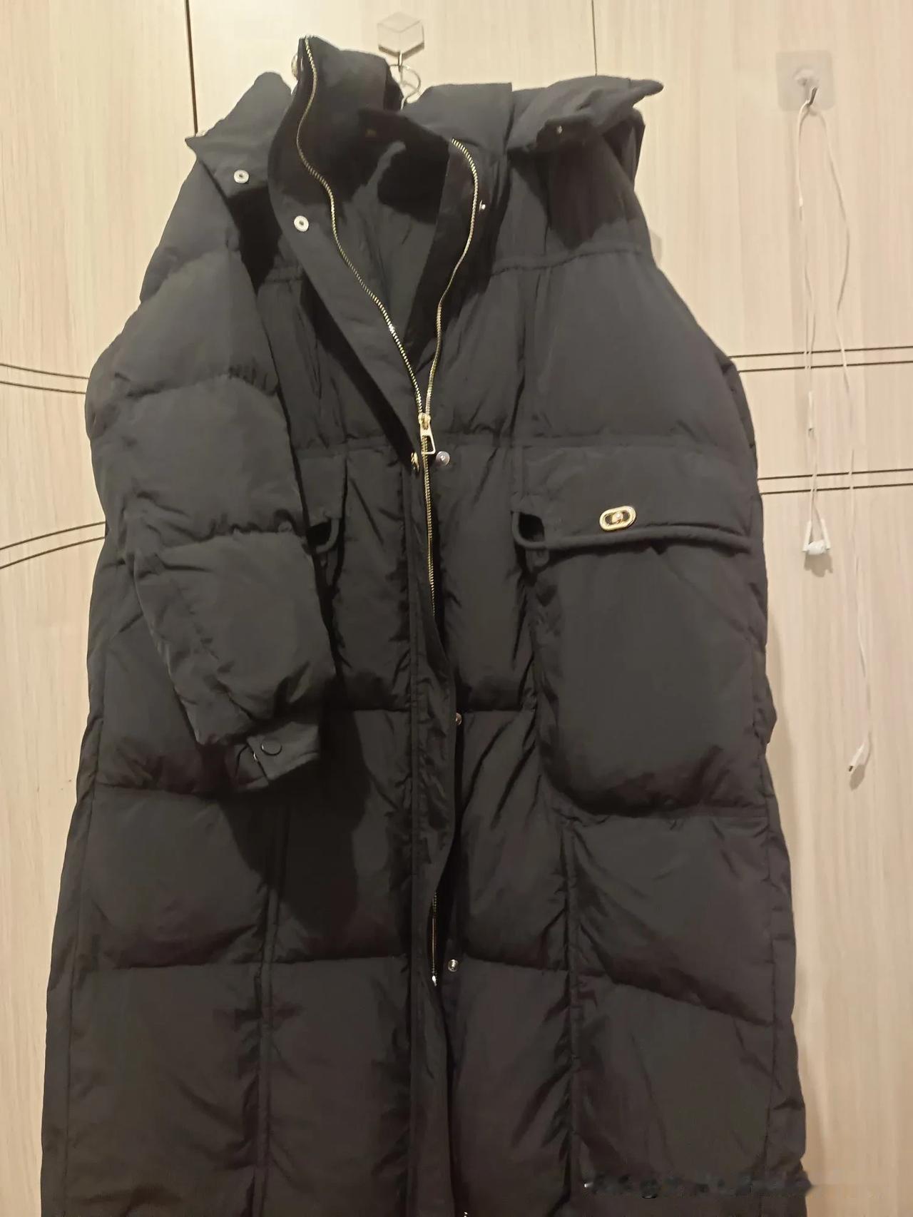 带着老娘和儿子出去给媳妇买件羽绒服，竟成了我感恩回报的机会。
昨天下午，我带着老