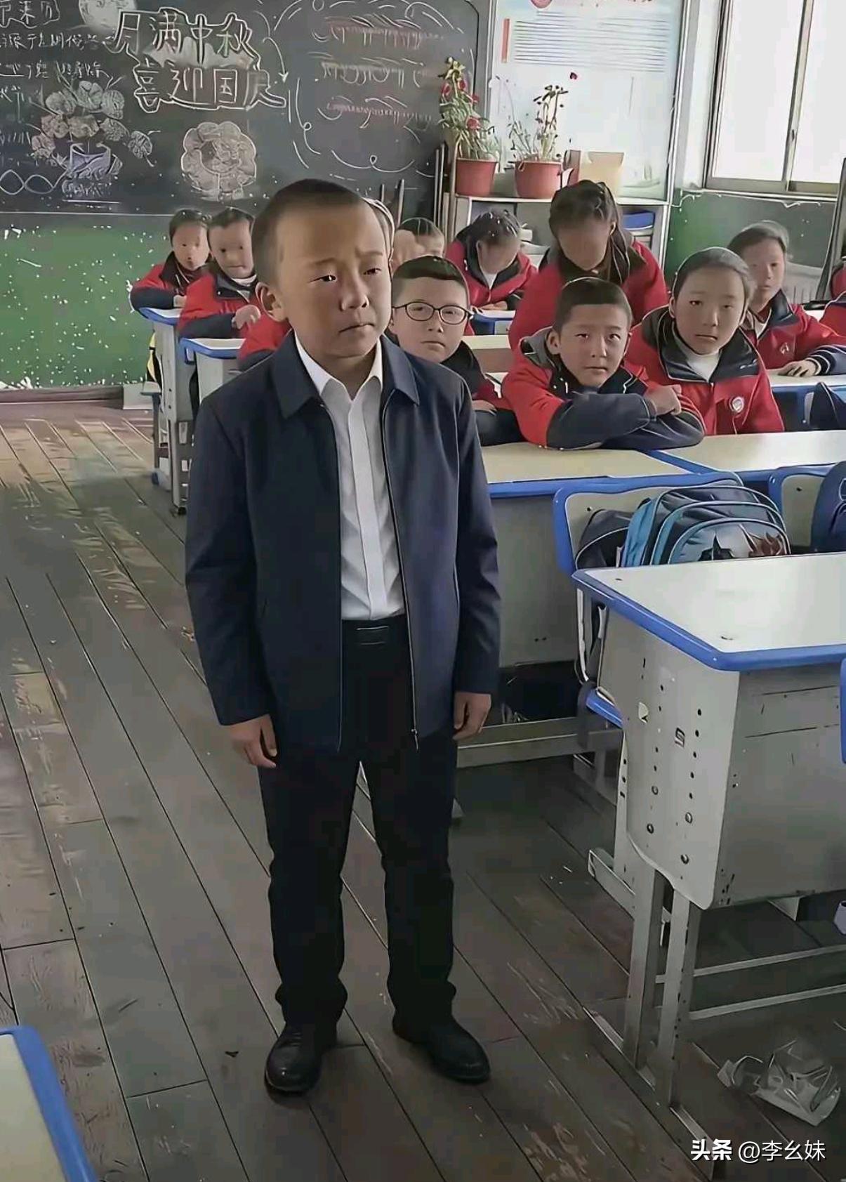 他是怎么做到又老又小的？