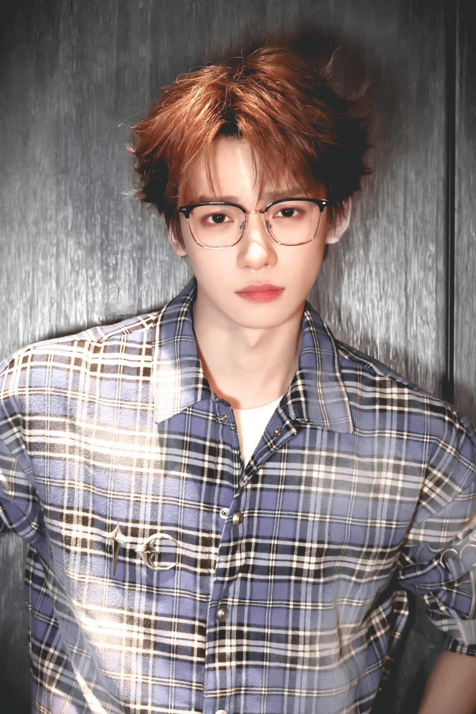 梓渝 半夜想到老苞米丝秀华了就想笑