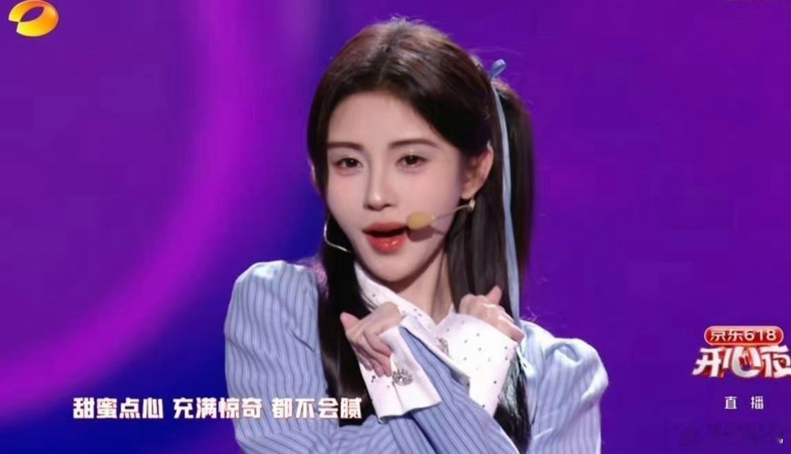 鞠婧祎换了眉毛以后显得眼睛小了，感觉还是之前那个合适她一点[汗]不仔细看都看不出