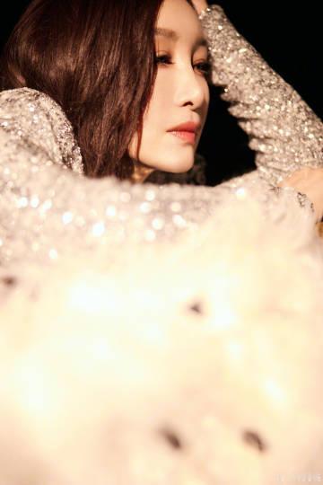 秦海璐和网友互动秦海璐被胡春蓉顶号了 秦海璐的评论区不是宣传阵地，是胡春蓉的“第