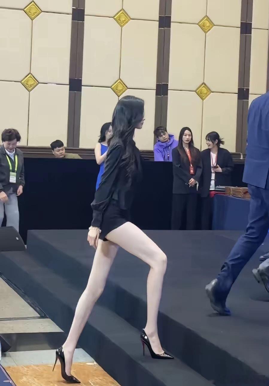说出她的几个缺点 