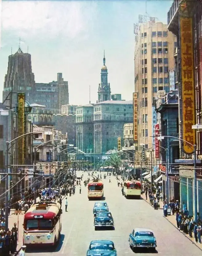 1940年的上海，是“某些人”口里的“一穷二白” 我不知道某些人何种用...