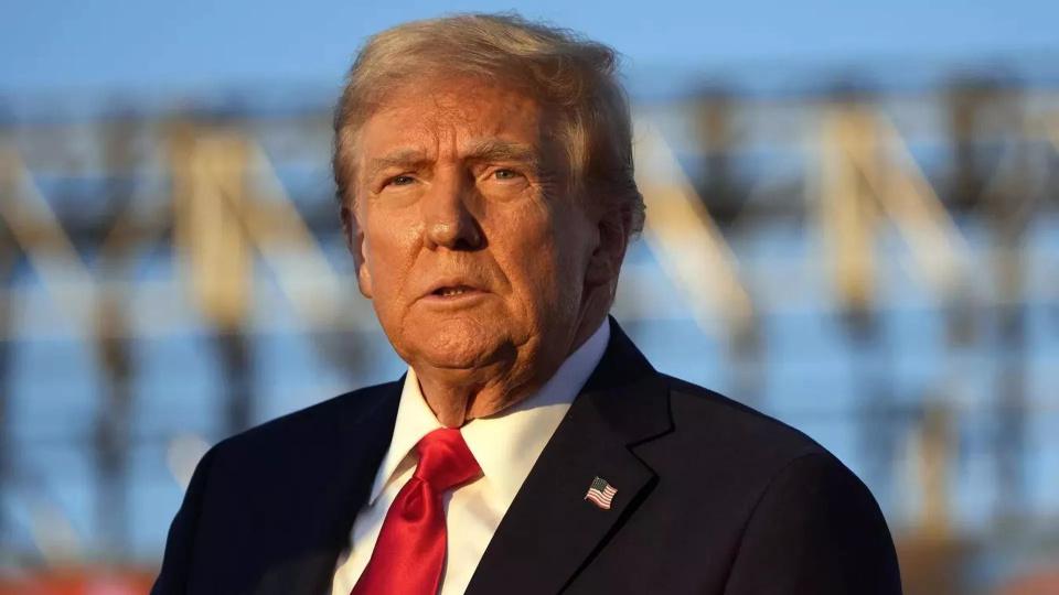 美国和伊朗这点事儿，真是一天三变。昨天还在剑拔弩张，今天就突然又要谈判了。
4月