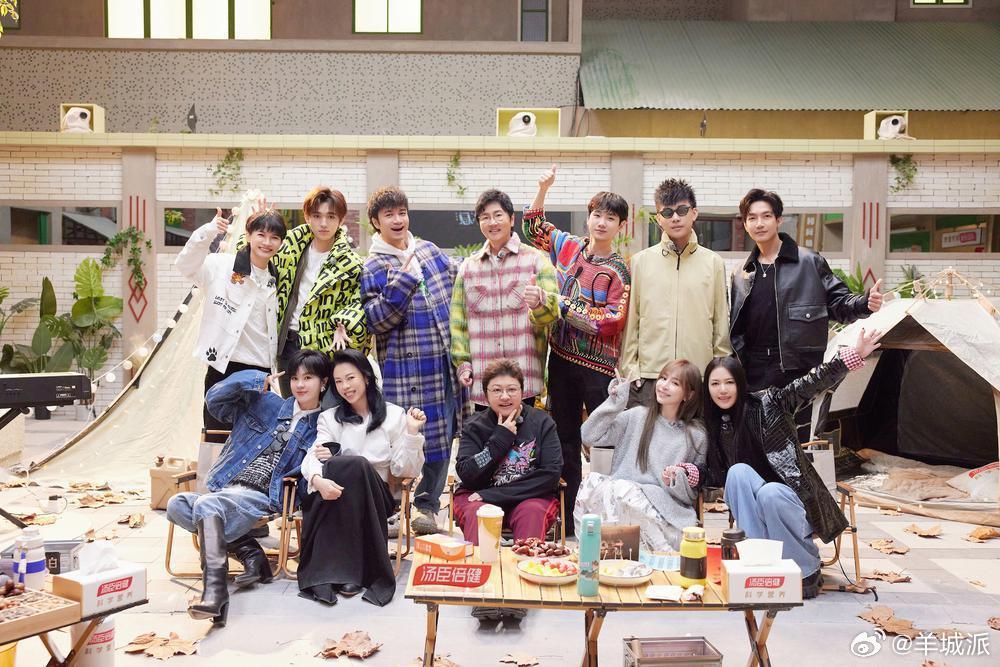 【《声生不息·家年华》金曲盛典举行，孙楠黄绮珊走心聊人生感悟】“音乐在，年华在，
