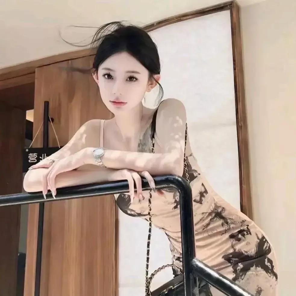 优雅气质，黑白经典，时尚穿搭，气质女神黑白裙子穿搭 女生黑白灰穿搭 黑白配穿搭美