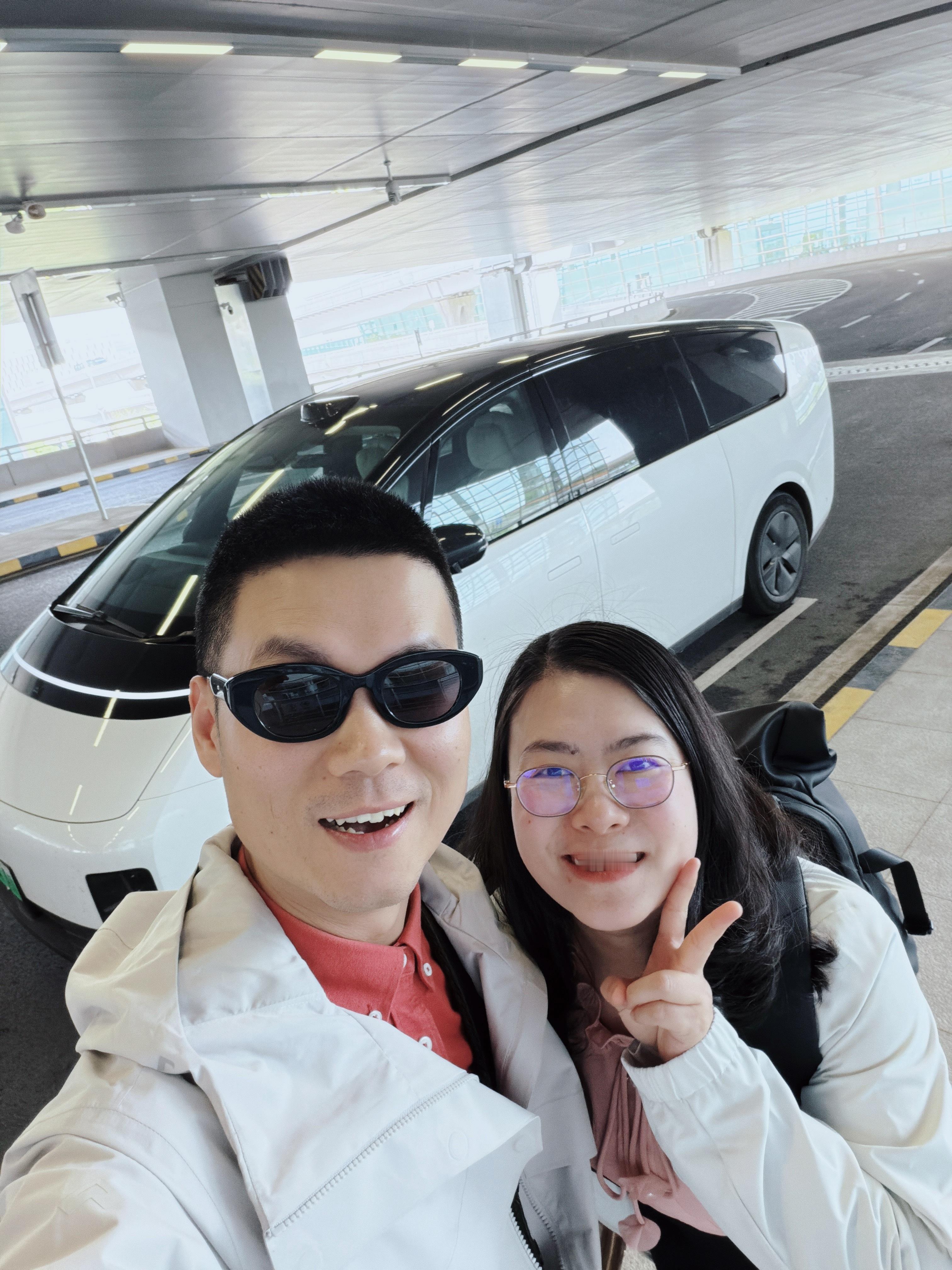 我喜欢理想，不是因为它会讲故事。恰恰相反，是因为它很多时候不太会讲故事。它不会把