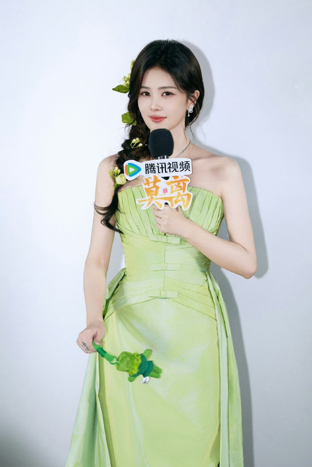 白鹿剧宣状态白鹿这美背白鹿好实在的女明星，一点都没有女明星的包袱 