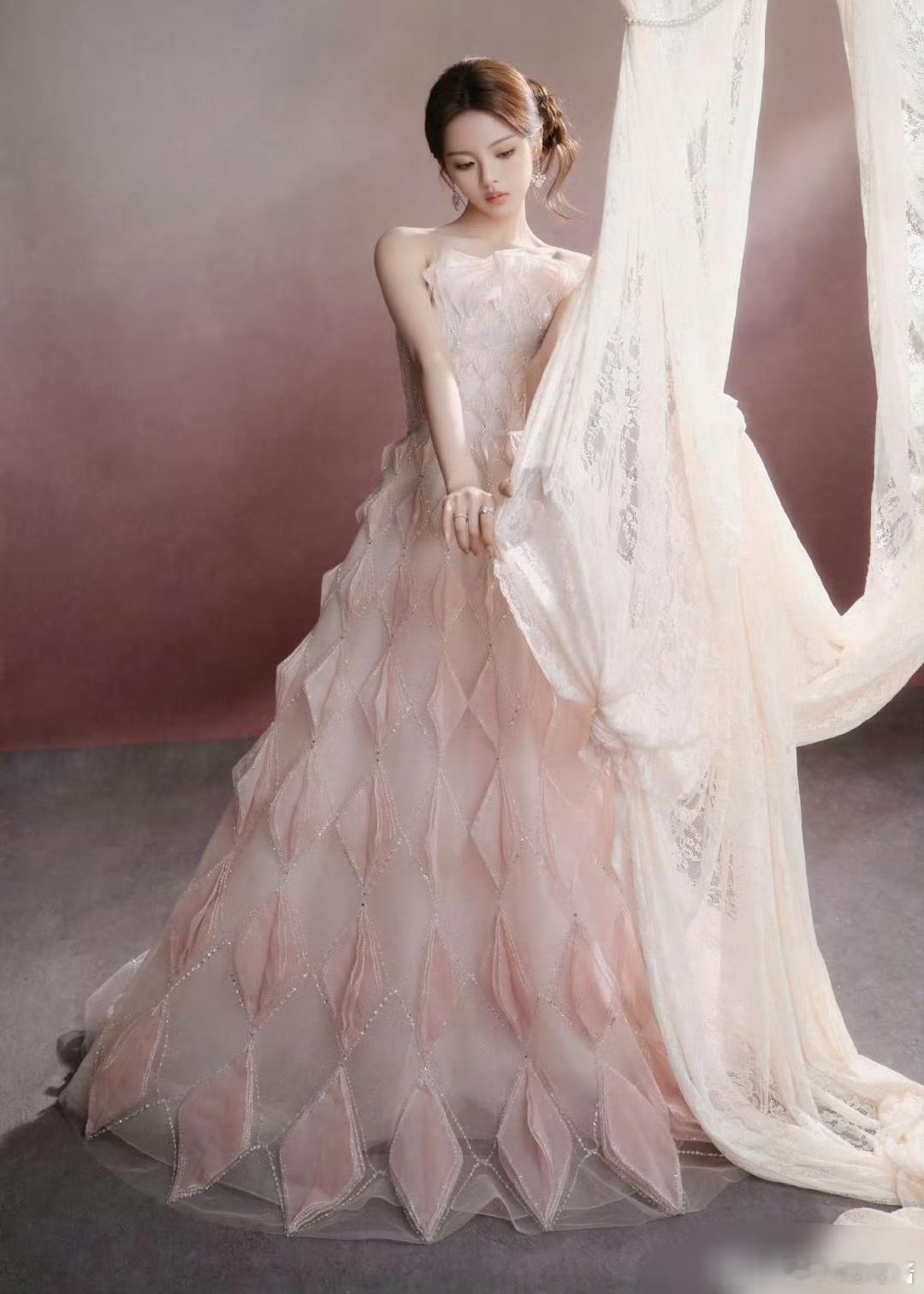 更恐怖的是，这些可都是原装配件，出道就大火不是没有道理的 