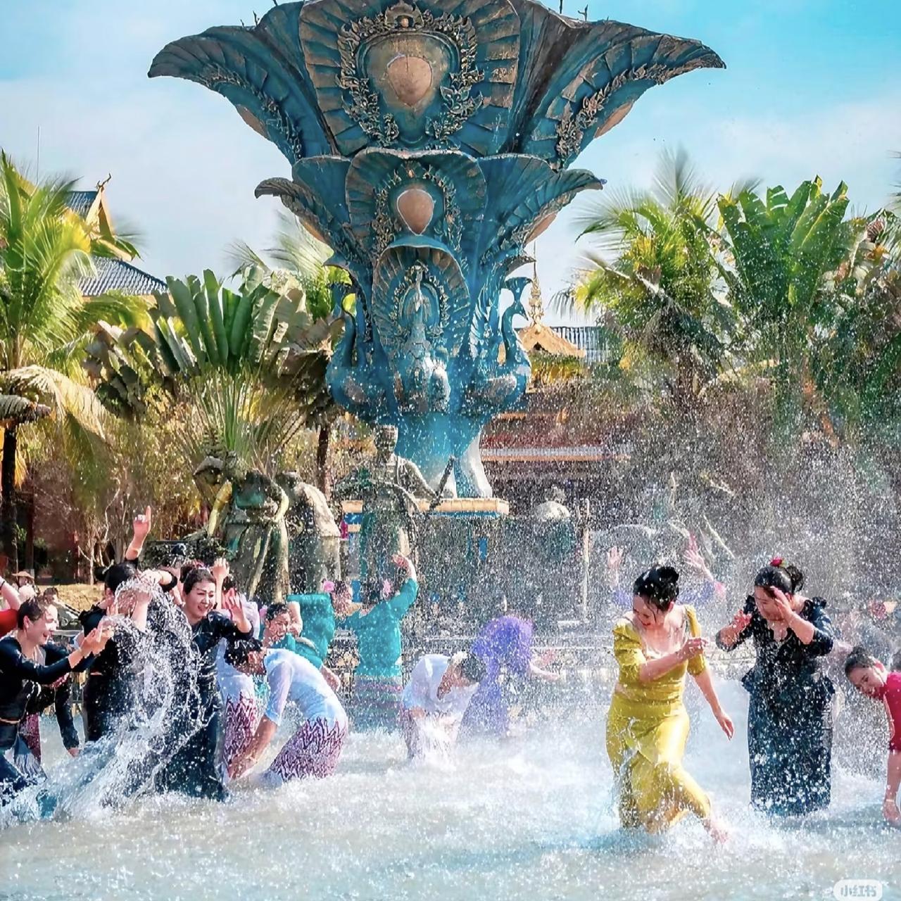 来过西双版纳才明白，泼水节并不是一整天都在泼水
很多人一想到版纳泼水节，就以为全