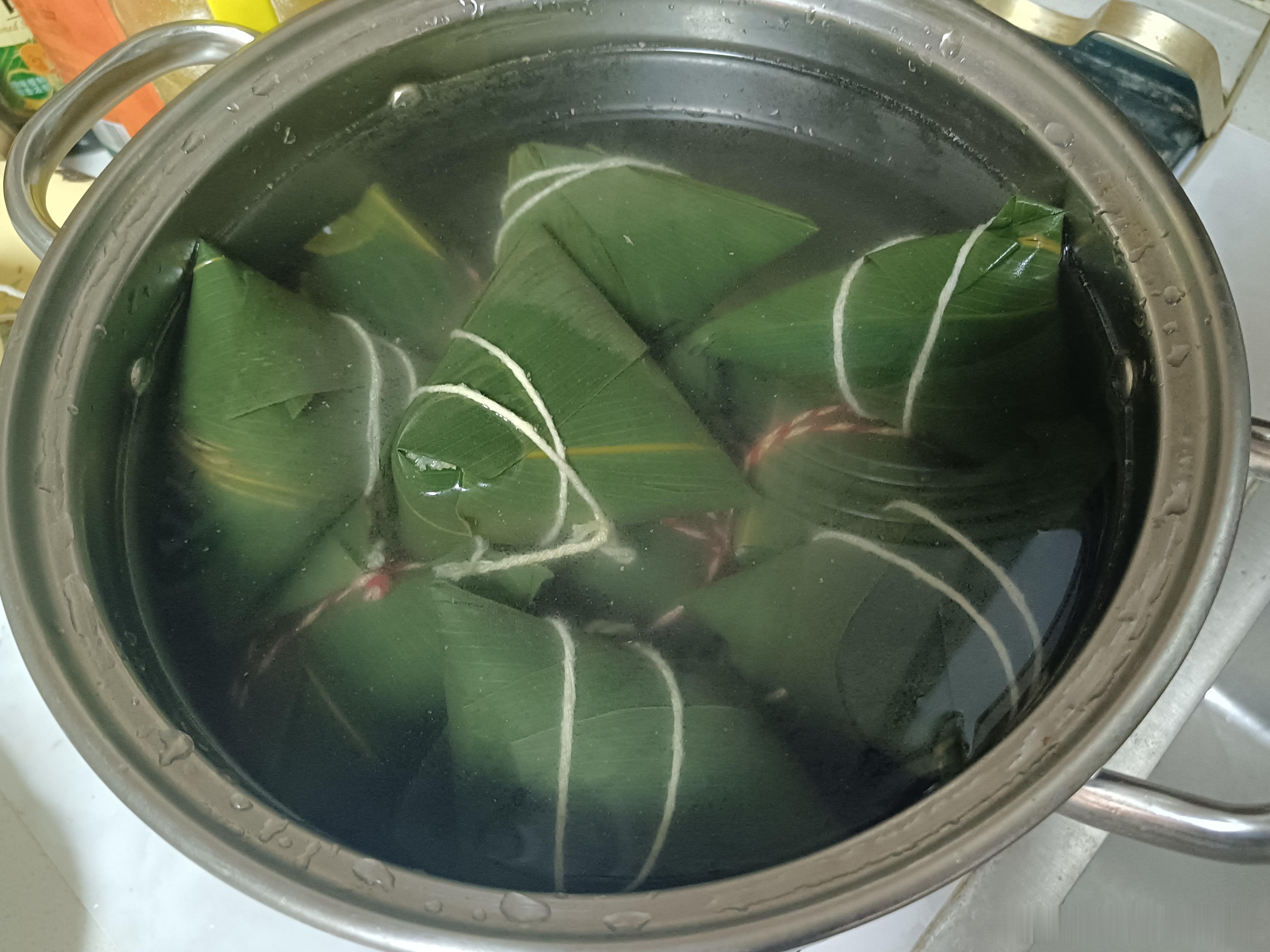 快端午节了今天在妈妈家劳动包2锅粽子，做1顿午饭每次我回家，爸妈都很开心爸爸开心