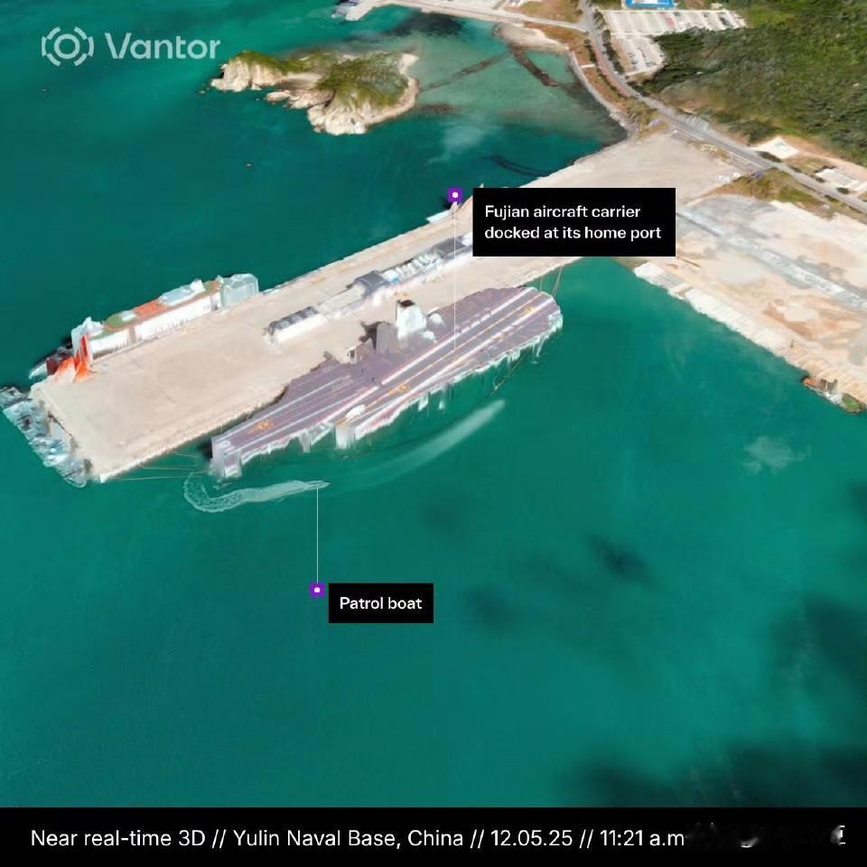 美国Vantor公司号称利用单次卫星过境数据，拍摄并重构的中国海军基地3D地形图