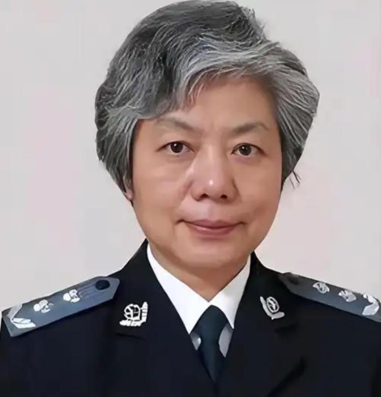 中国人民公安大学李玫瑾教授曾建议，凡是扶了老人被要求天价赔偿的，在老人拿不出任何