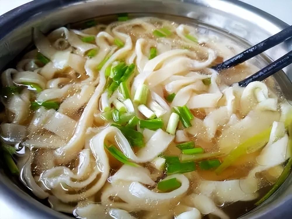 “碳水脸”？可以说是最恶毒的词汇，果然还是吃的太饱了。
 
前几天刷短视频，刷到