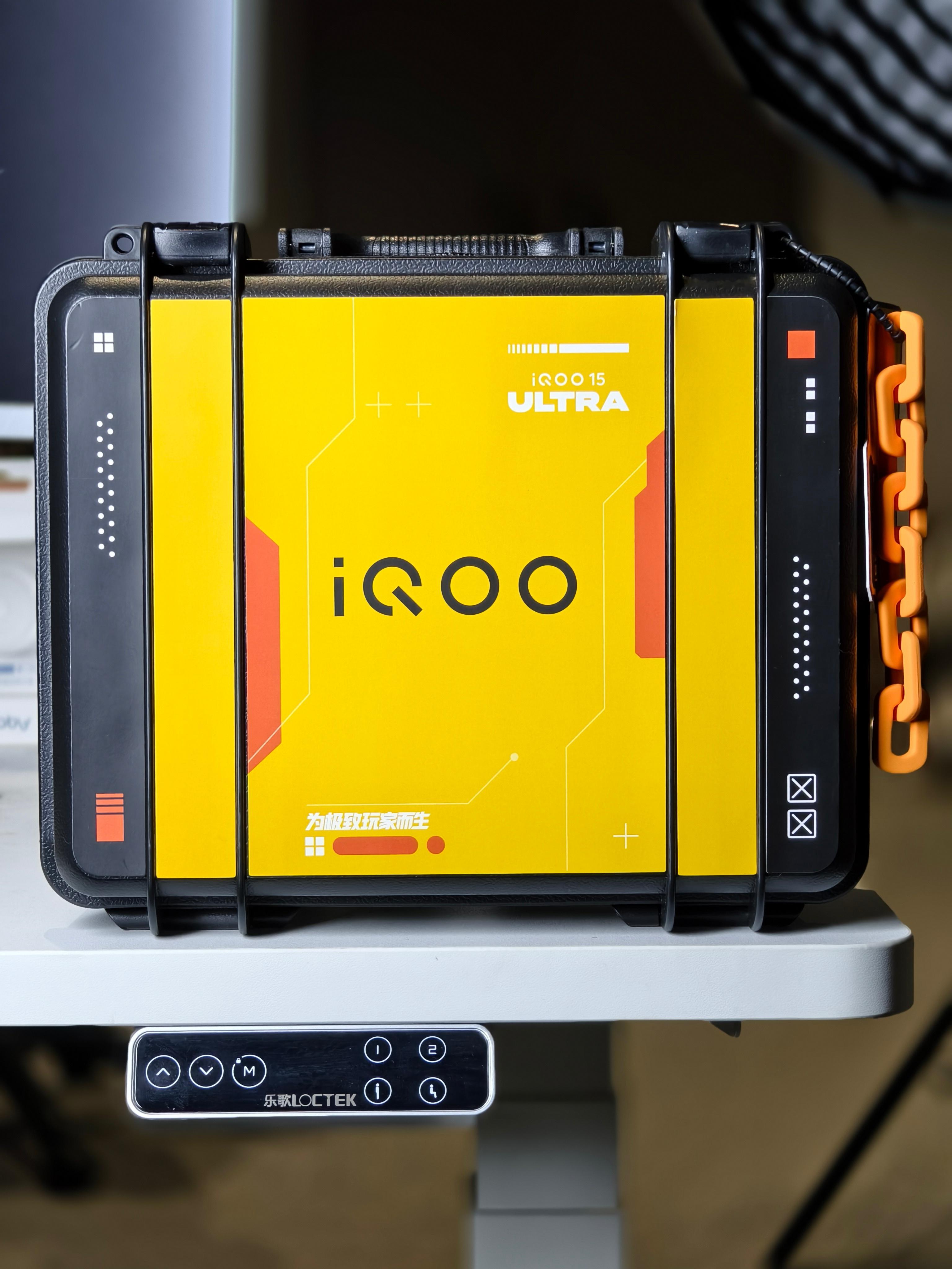 【转发抽奖】iQOO 15 Ultra 的邀请函是一个入门直播套装：补光灯、无线