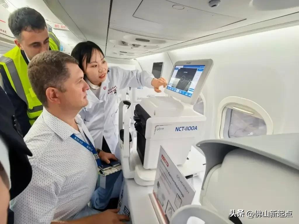 近日，中国自主研制的“飞机医院”首次亮相中亚地区，标志着国产高端医疗装备与航空制