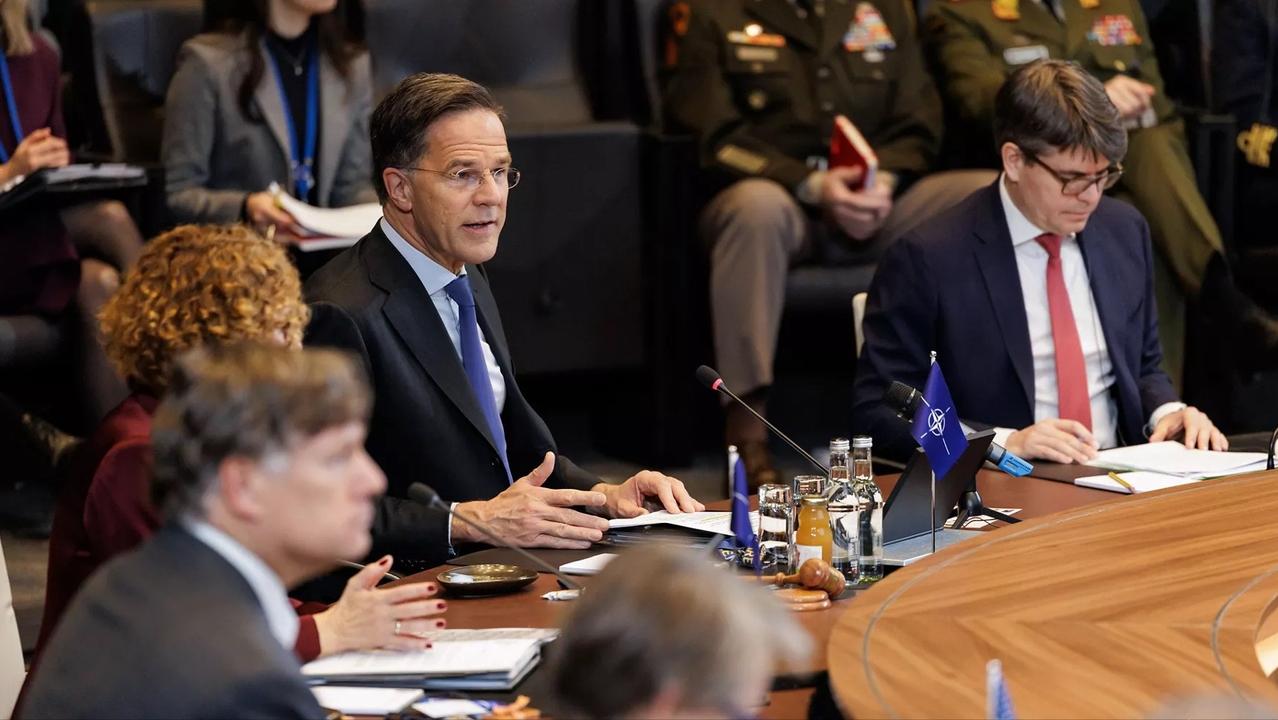 美国和北约谈崩了，当场离开
当地时间12月3日，美国国务卿鲁比奥罕见的缺席了北约