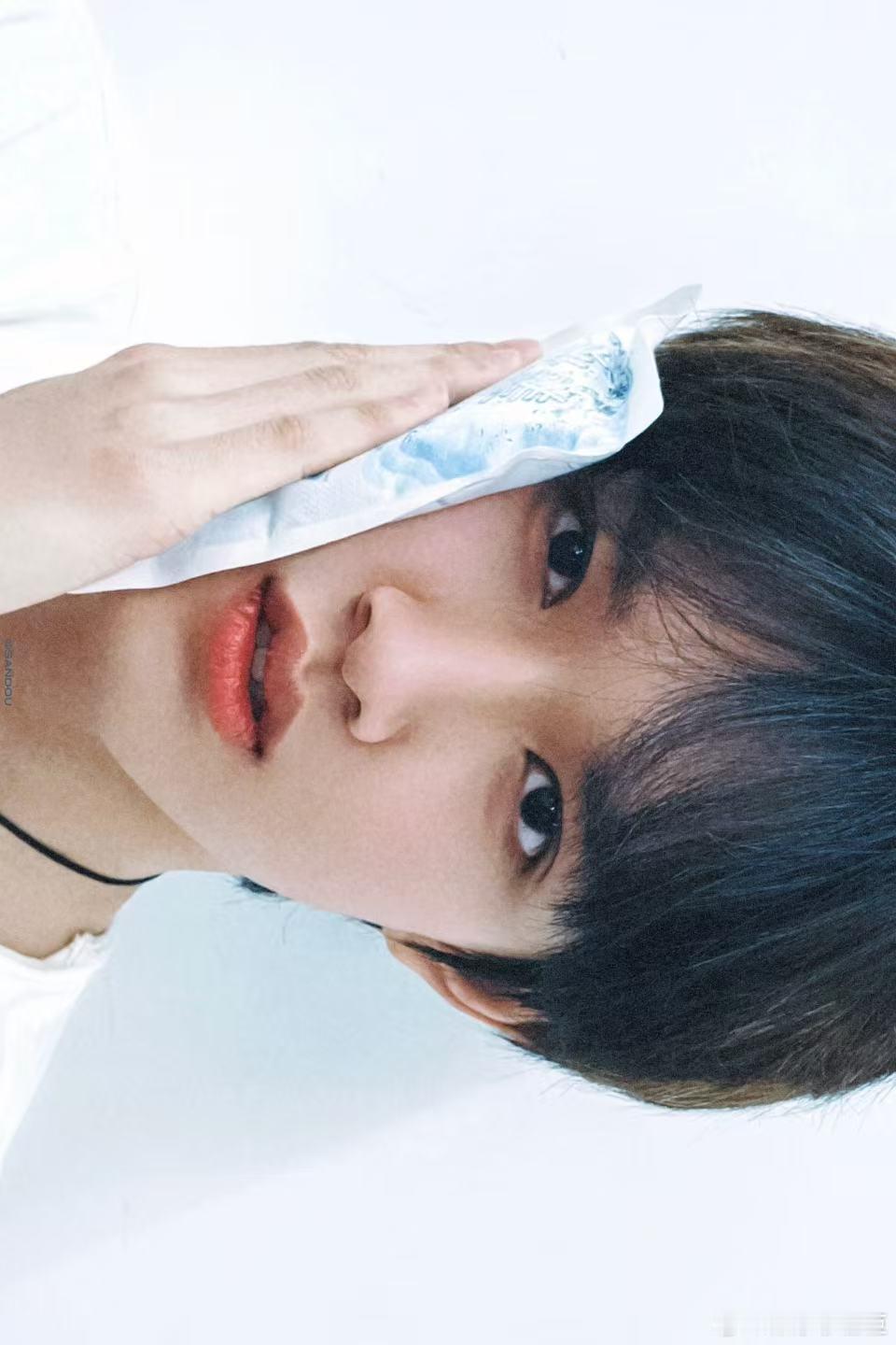 张极拔智齿了 轻微肿胀的张极真的好奶，帅气里多了点软乎乎的感觉，萌猪这个称号真的