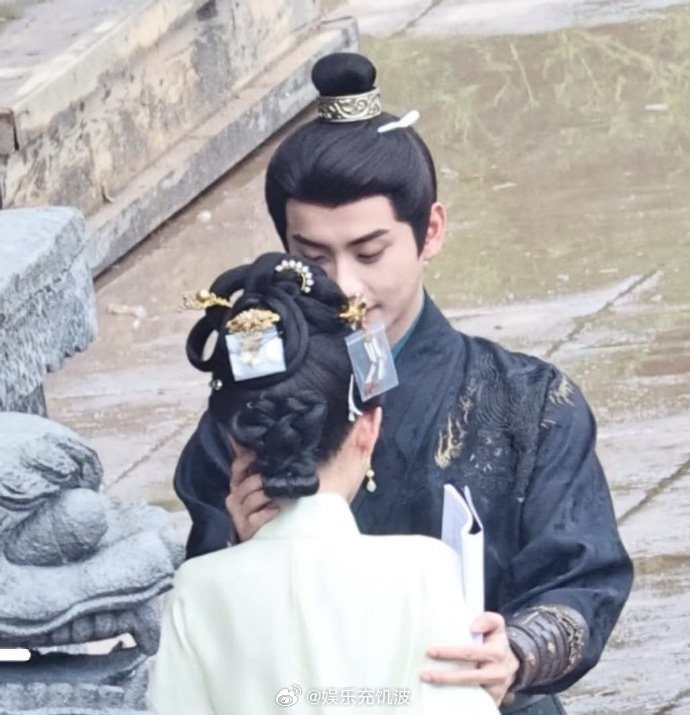宋祖儿陈鑫海拥抱路透宋祖儿陈鑫海《表妹万福》路透，拥抱时那体型差，我愿称之为“甜