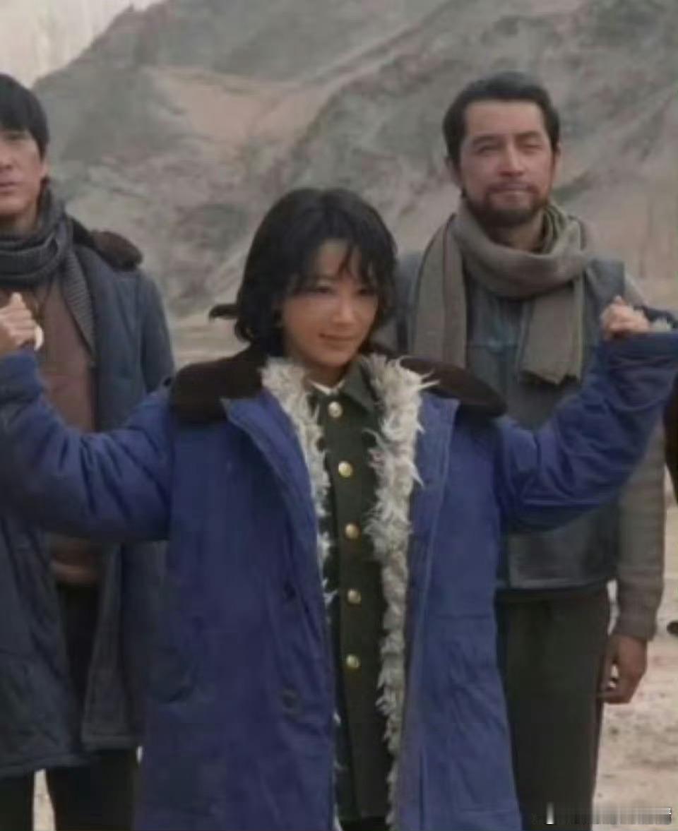 杨紫经常考虑叫胡歌哥还是胡哥网友说这是哥哥最区的一部剧，居然被90花压番了，自此