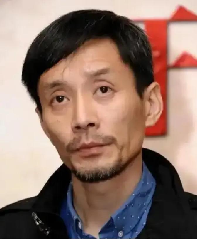 江珊的丈夫田小洁说，我对我前妻曾萍挺亏欠的，年轻时只顾事业，忽略了曾萍的感受。
