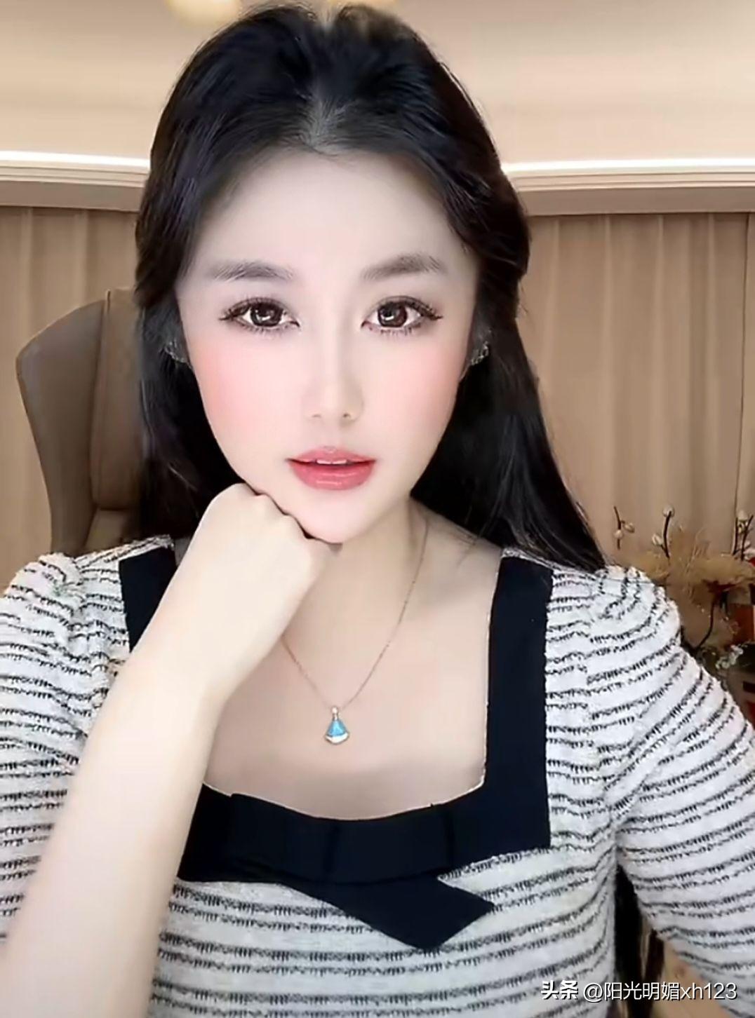 女人爱不爱你
吻她一次就明白
1.爱你的女人，不管你刮不刮胡子，你亲她她也不会嫌