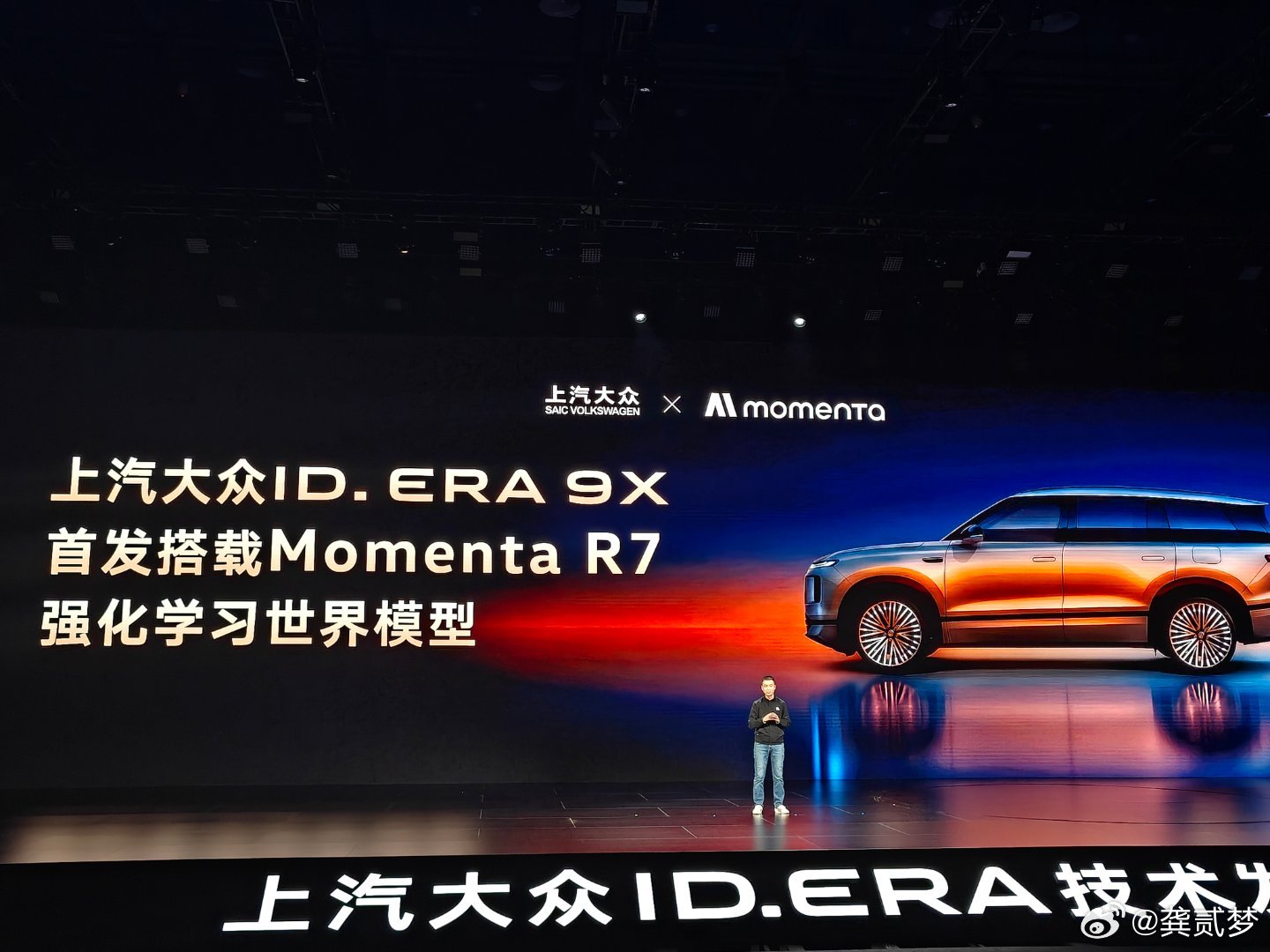 Momenta R7强化学习模型发布了用曹旭东的话这个版本能力和特斯拉fsd一个