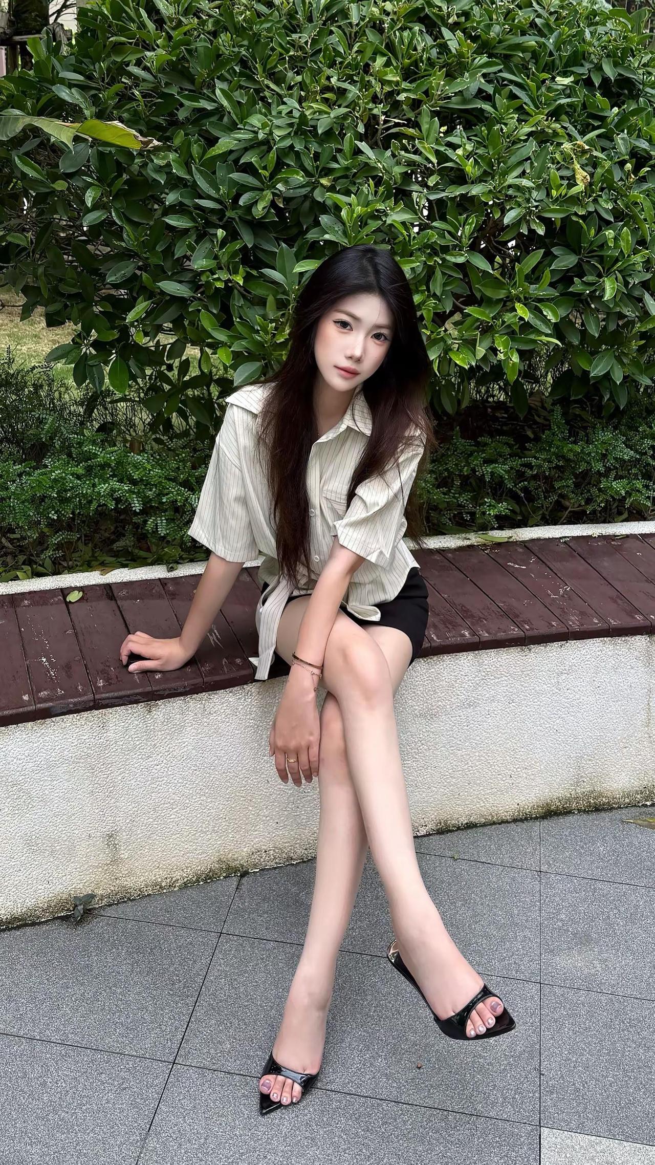 每一句都在怪姐姐 其实你很依赖姐姐吧清冷感ootd  中性风 AmateurFi