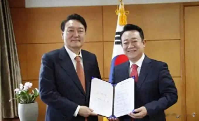 左青龙，右白虎，尹锡悦的崔虎、前平泽市长自杀，白虎已经陨落，还有金龙显这条龙还盘
