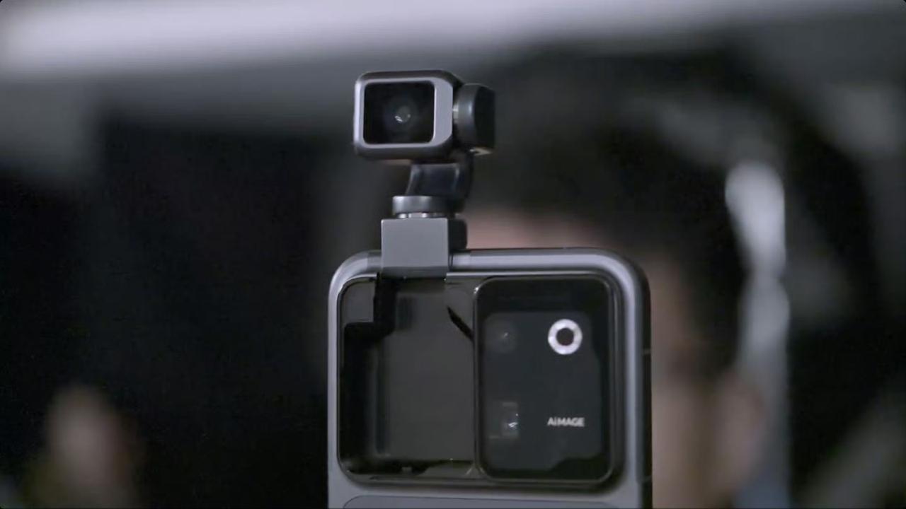 终于找到关于荣耀 Robot Phone 机器人手机比较详细的信息，从配置来看，